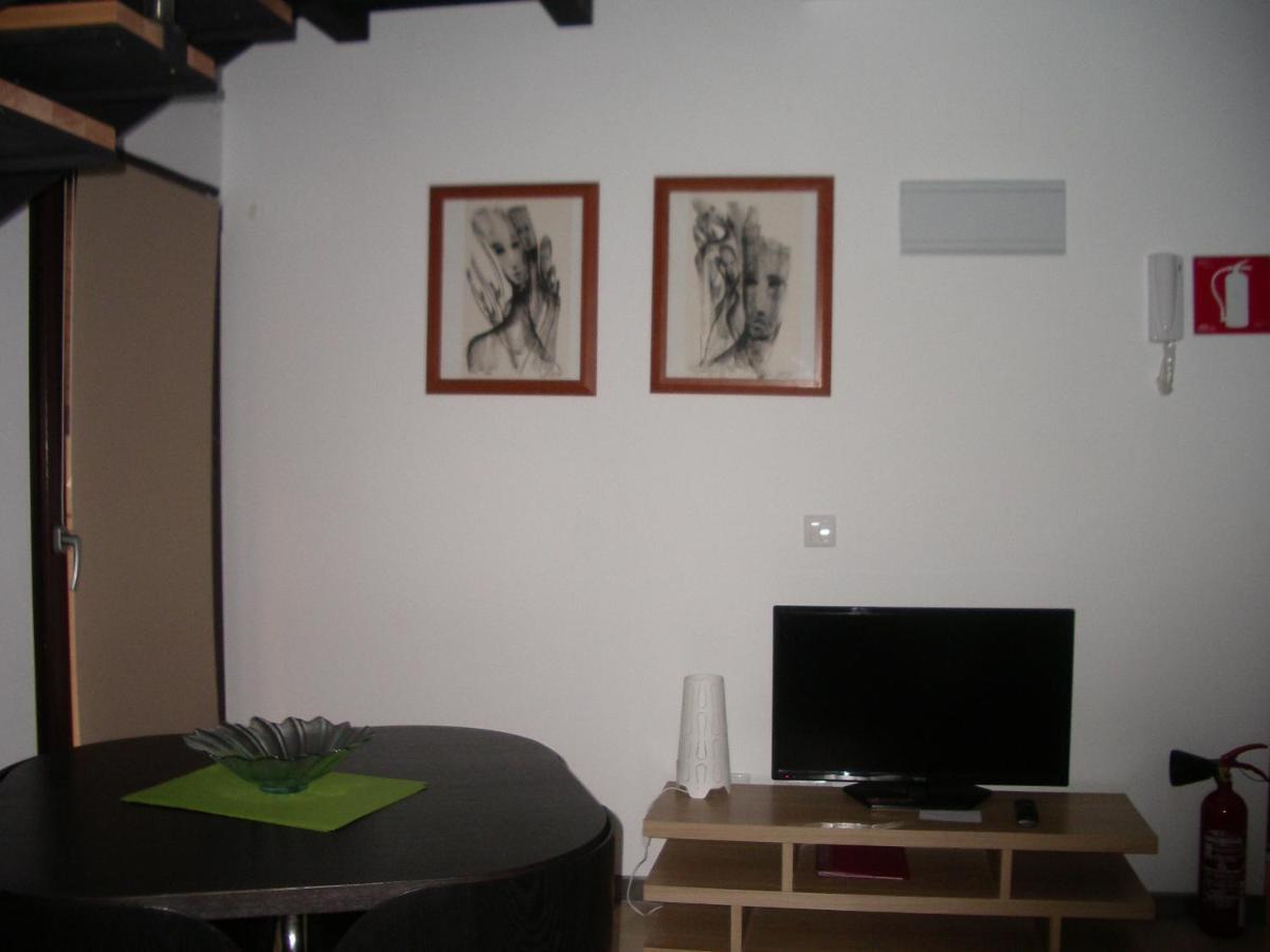 Apartamentos La Fonda Aninon Exterior foto